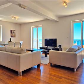 9 Bedroom Villa with Pool and Sea Views in Cavtat, sleeps 18